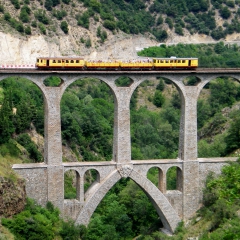 Villefranche-de-Conflent (65 km), le Petit Train Jaune